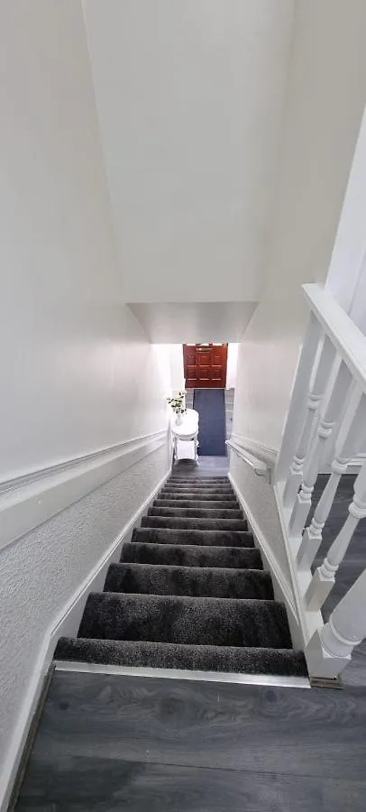 Centrally Located W/ Free Parking & Smart Tv Leeds  Leeds (West Yorkshire)