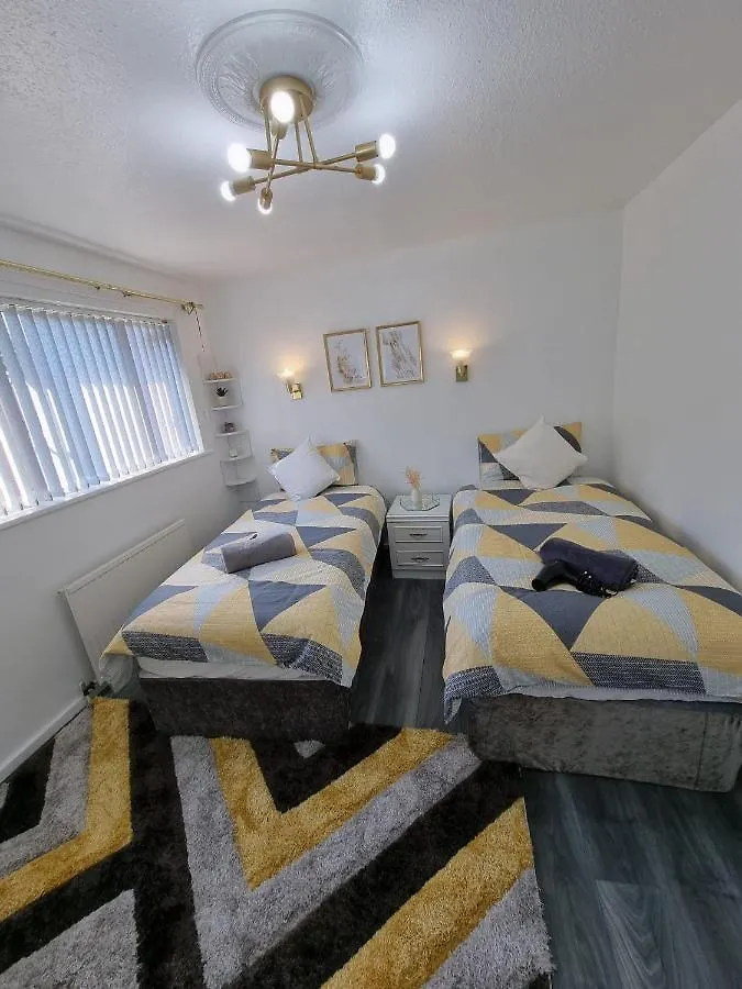 Apartment Centrally Located W/ Free Parking & Smart Tv Leeds  United Kingdom